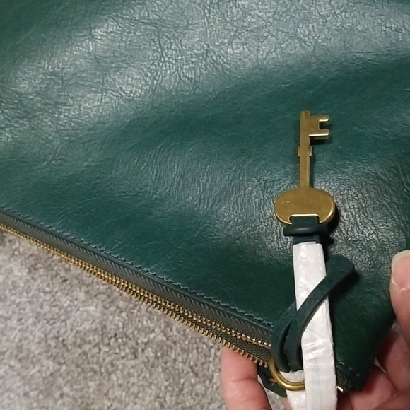 NWOT Fossil Green Double Zipped Bag/Crossbody - Picture 6 of 11